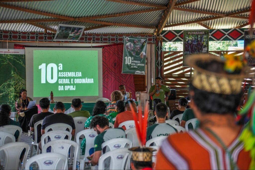 “Hoje, para realizar assembleias e eventos que envolvem os territórios, marcamos reuniões online para obter informações e repassar informações sobre logística. Esse acesso facilitou tanto para os territórios quanto para a organização, que precisava ter um contato imediato.”